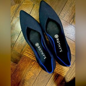 Navy Rothy’s point flats size 10
